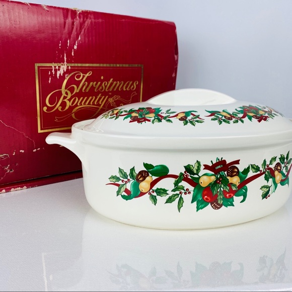 earthenware Other - Earthenware 2 Qt Casserole Christmas Bounty Dish